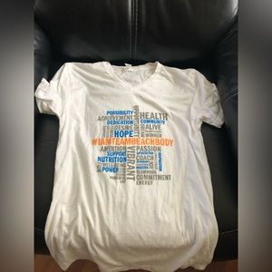 Beachbody Summit t shirt v neck NWOT shirt sleeve tee Small